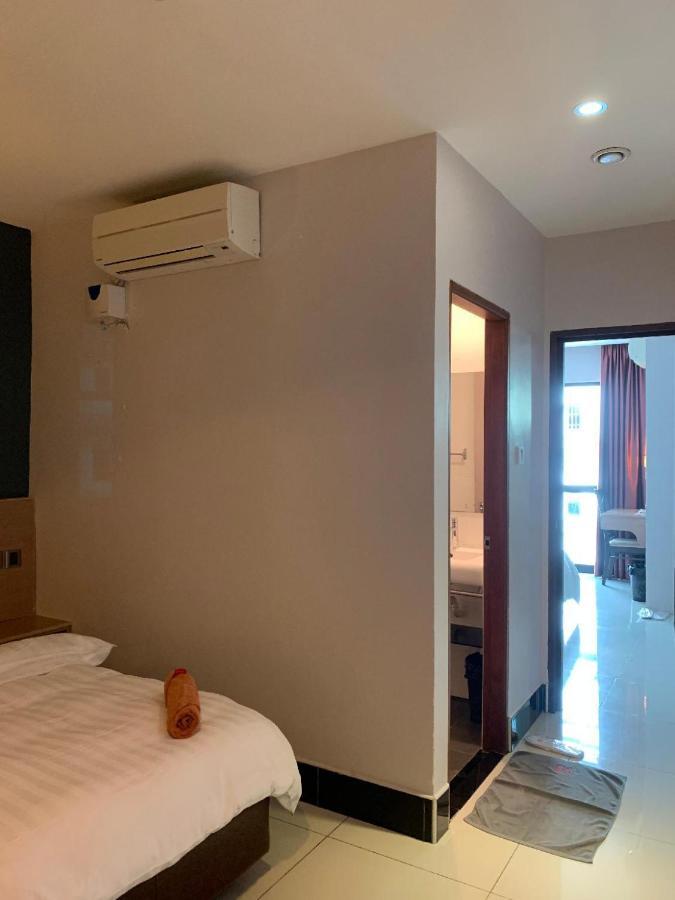 The Room Hotel Miri Exteriér fotografie