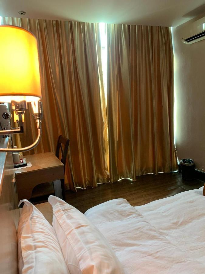 The Room Hotel Miri Exteriér fotografie