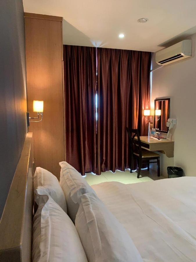 The Room Hotel Miri Exteriér fotografie