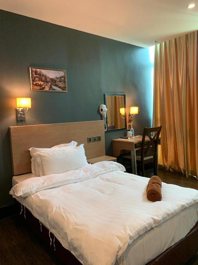 The Room Hotel Miri Exteriér fotografie
